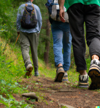 personas con zapatillas trekking. www.zapatillassenderismopro.com