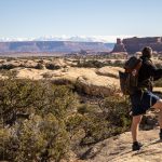imagen de zapatillas de trekking en montaña